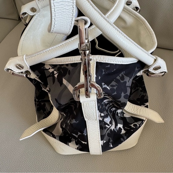 Burberry Black Floral Nova Check Satchel White Patent Leather Made in Italy - Picture 3 of 16